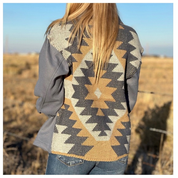 #08 Boho Aztec Graphic Detail Jacket - Picture 3 of 4